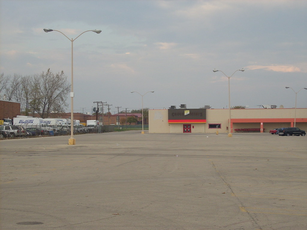 abandoned Chuck E. Cheese's, Joliet next to a Big Kmart th… Flickr