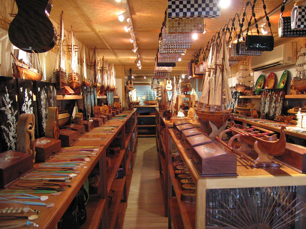 Wooden Model Shop, Lahaina, Maui, Hawaii They displayed qu… Flickr