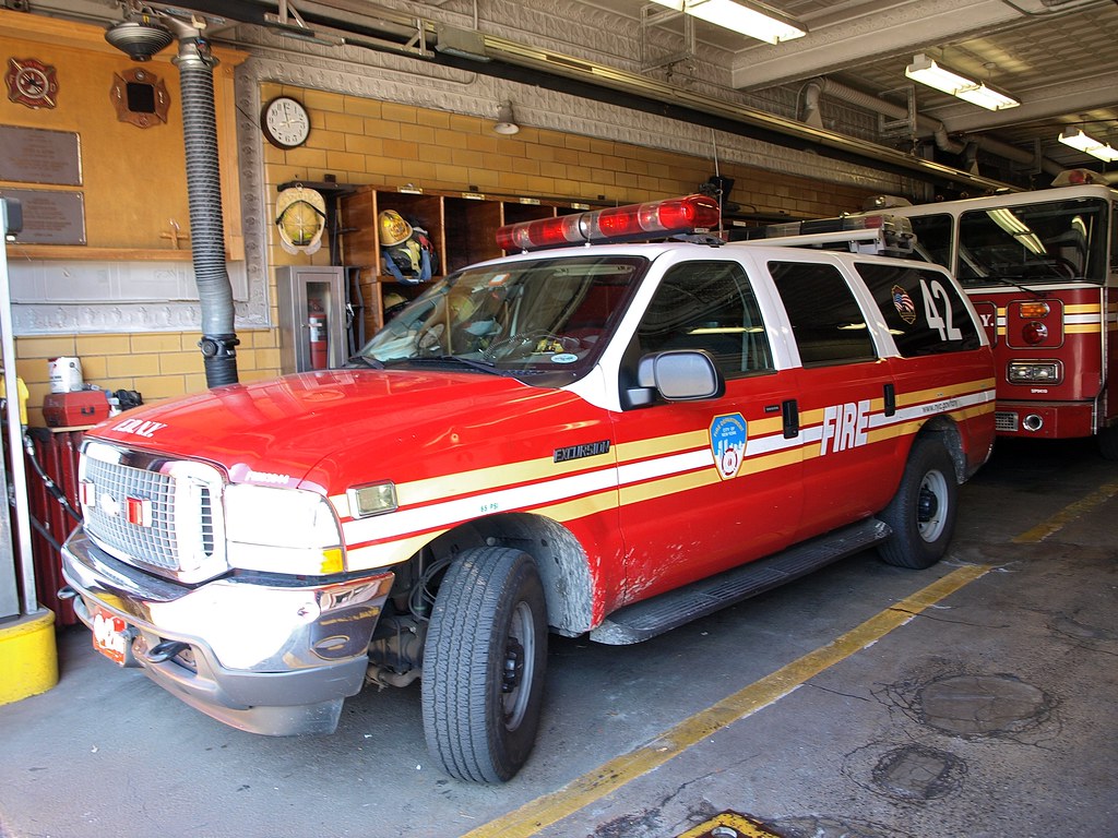 E243s FDNY Battalion 42 SUV Car, Bensonhurst, Brooklyn, Ne… Flickr