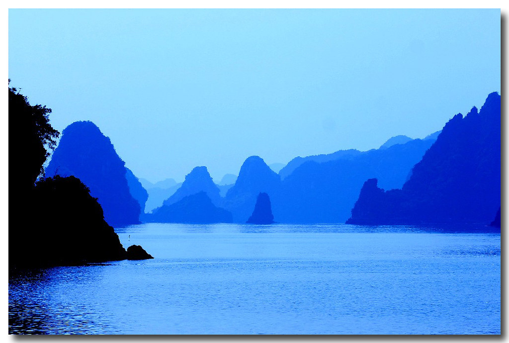 Vietnam Baie d' Halong WIKIPEDIA La baie de Hạ Long (ou ba… Flickr