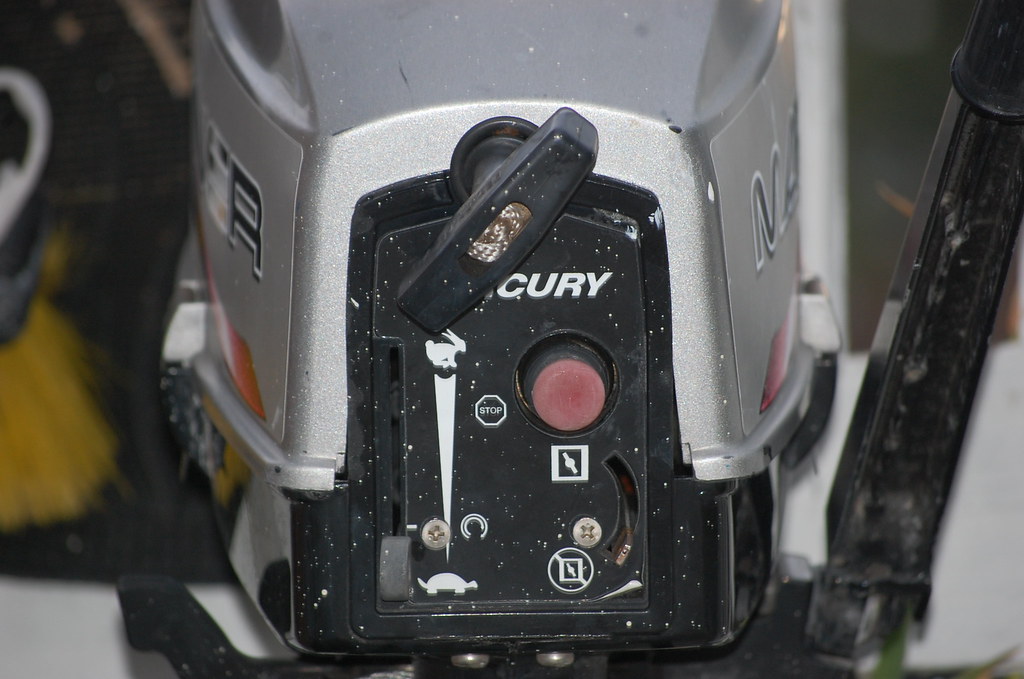 Starting a hard to start 2 Stroke Outboard Mariner / Mercu… Flickr