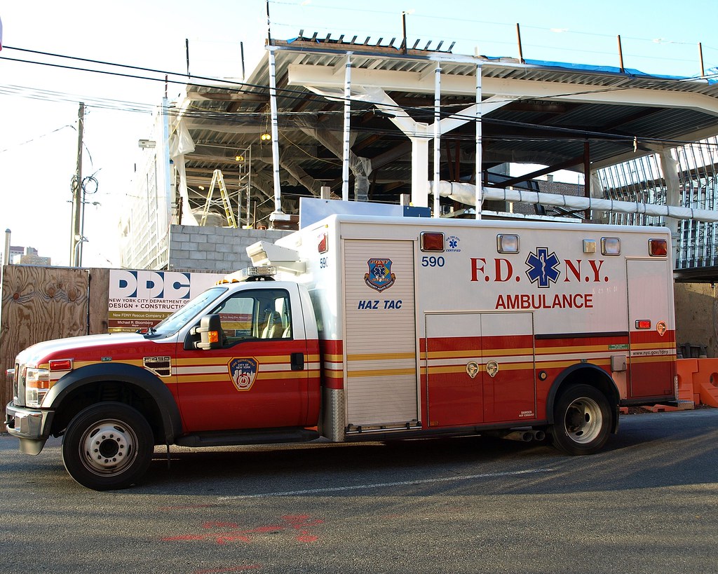 EMS18s FDNY Haz Tac Ambulance Car, Bathgate, Bronx, New Yo… Flickr