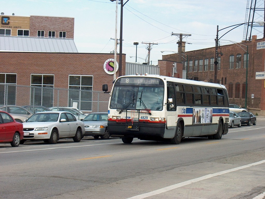 Southbound CTA Route 8 Halsted Street bus near West Chic… Flickr