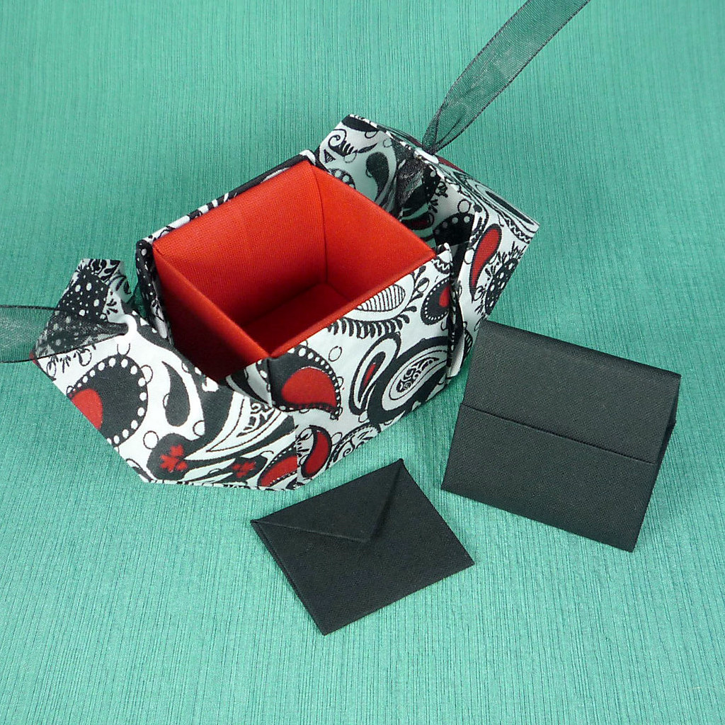 Jewelry Gift Box The jewelry box includes a three sided in… Flickr