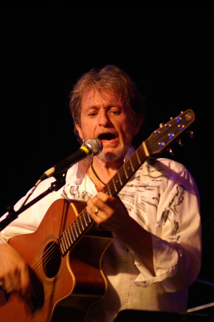 PICT0753a.jpg Jon Anderson (lead singer of Yes) performs w… Flickr
