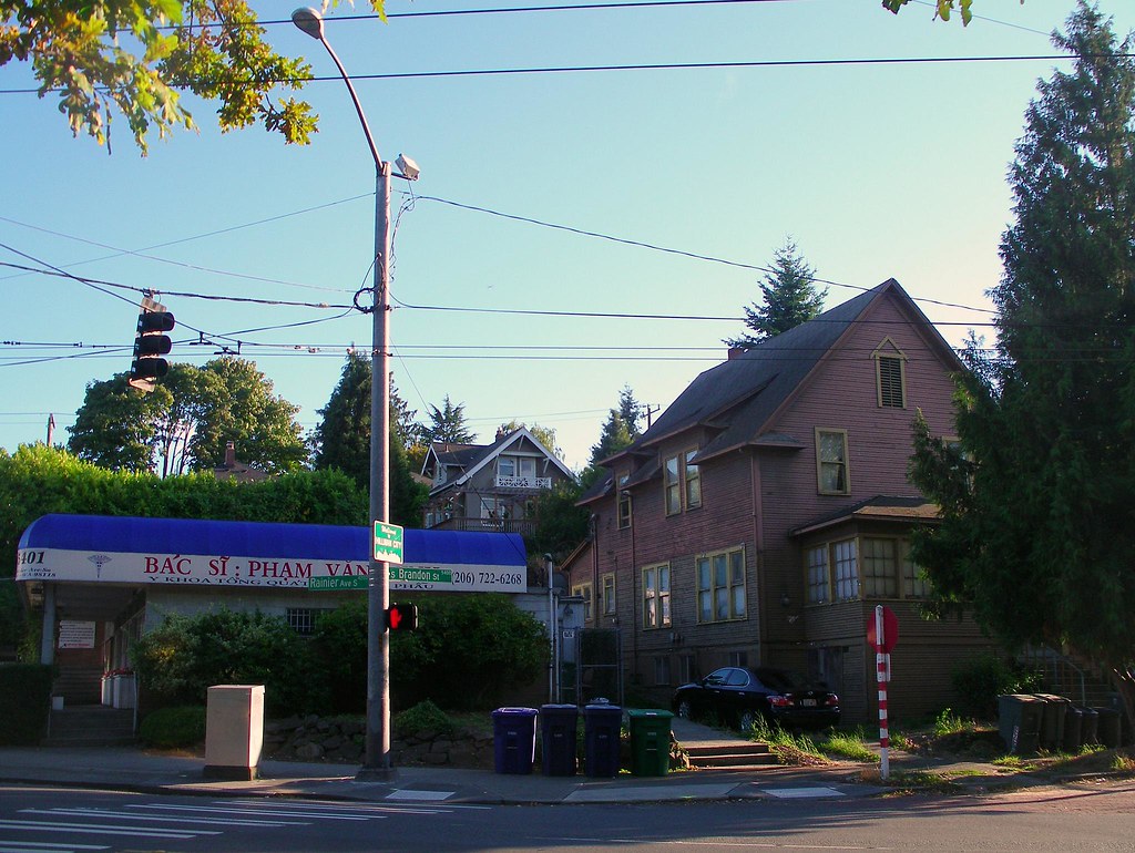 Vietnamese clinic in Hillman City, Seattle Matthew Rutledge Flickr