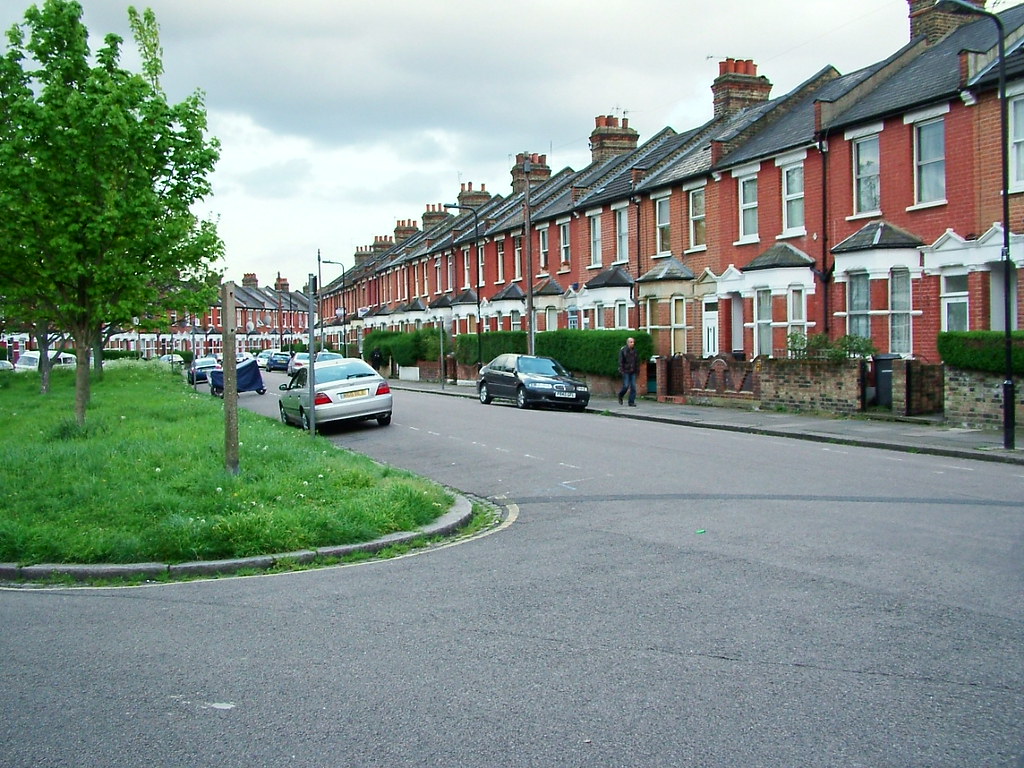 Graham Road looking east showing sparse parking 51.jpg Flickr