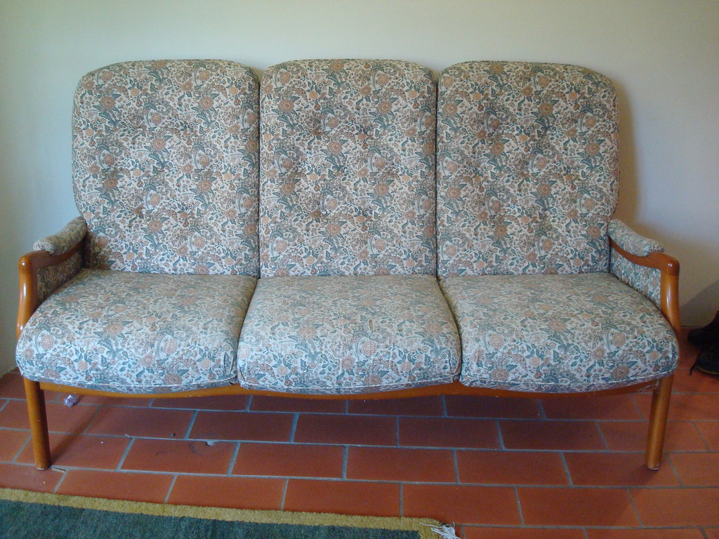 Cottage Sofa50 CHF Country cottage style sofa. A bit worn… Flickr