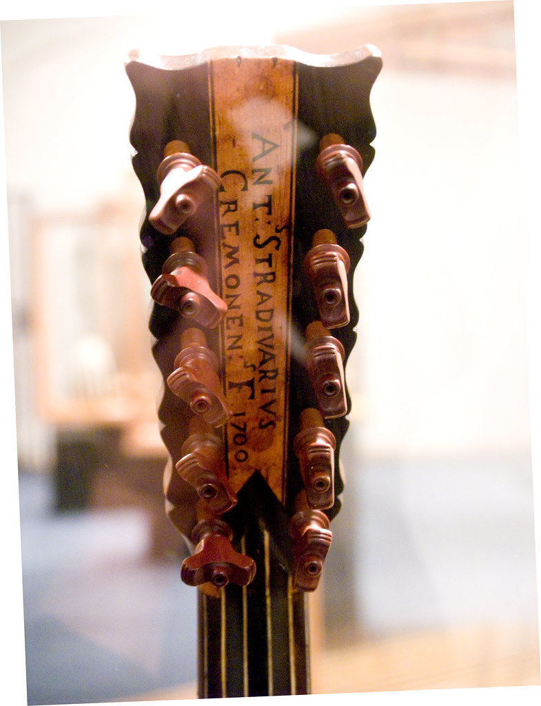 Stradivarius Guitar 1700 National Music Museum in Vermil… Flickr
