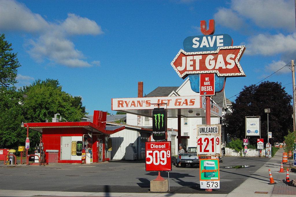 DSC_02100154a Jet Gas station, State Street, Watertown. L… Flickr