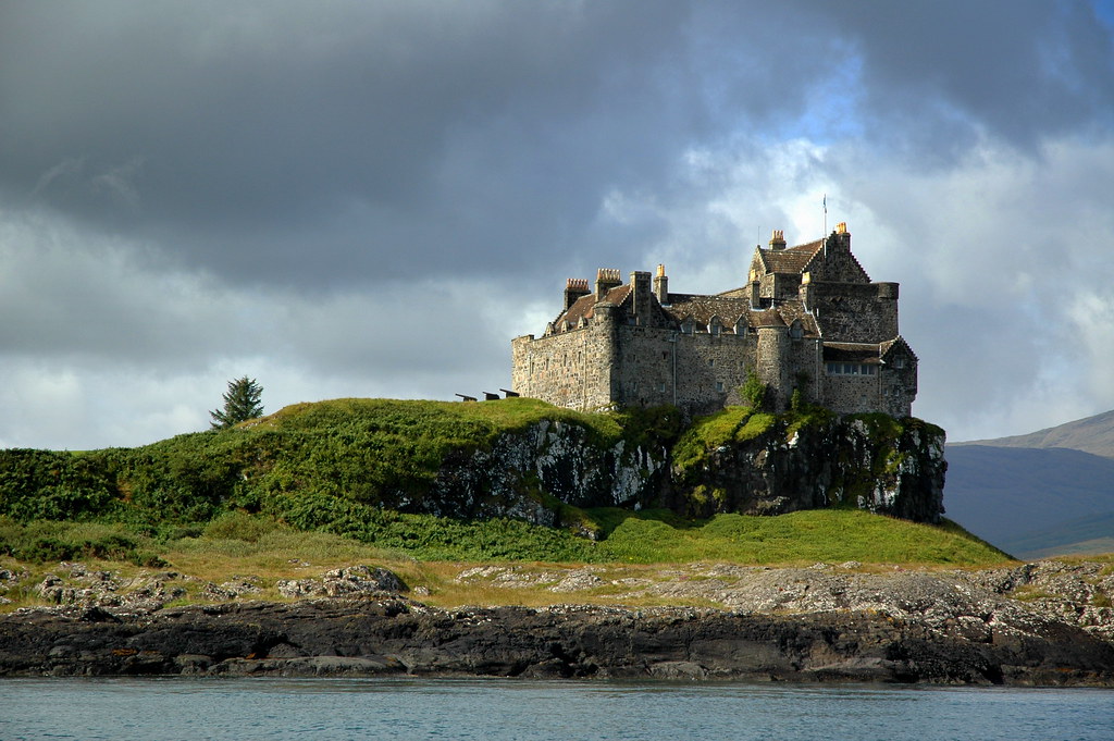Duart Castle Duart Castle, located in the island of Mull, … Flickr