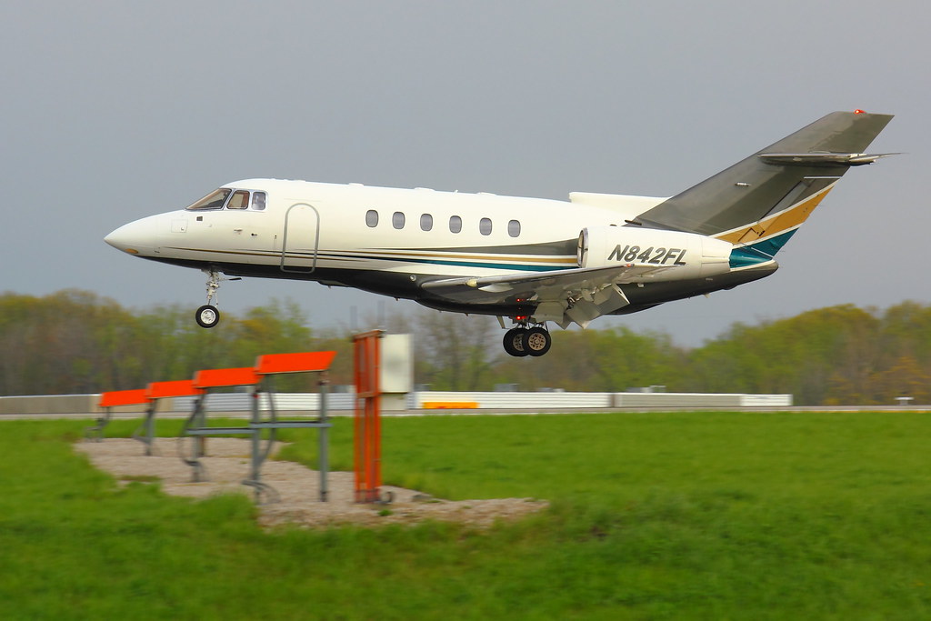 N842FL Hawker 800XP Landing on CLE 6L! © 2010 Paul L. Cs… Flickr