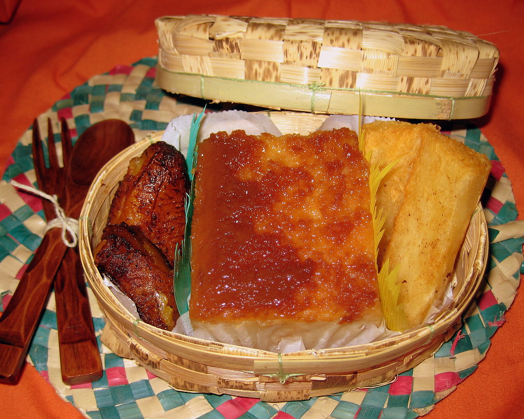 BENTO (¯`v´¯) FiLiPiNO STYLE = FRiED PLANTAiNS, CASSAVA CA… Flickr