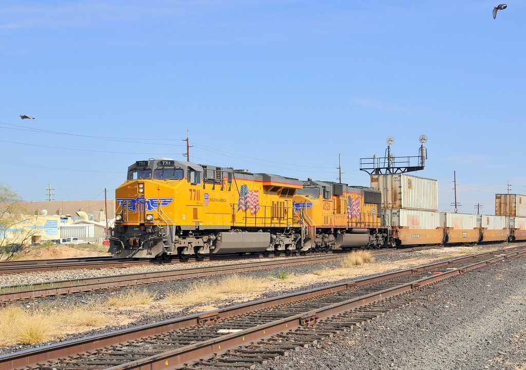 Union Pacific 7711 leads a westbound freight train into Tucson, Arizona
