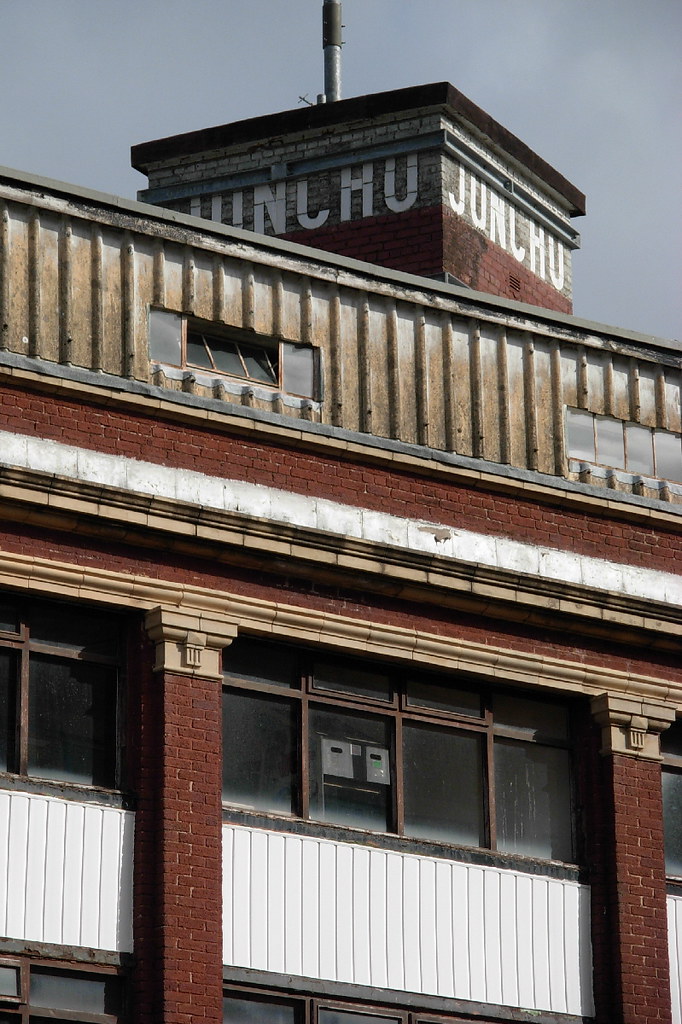 BLACKBURN CARDWELL PLACE (2008) Rooftop of the building be… Flickr