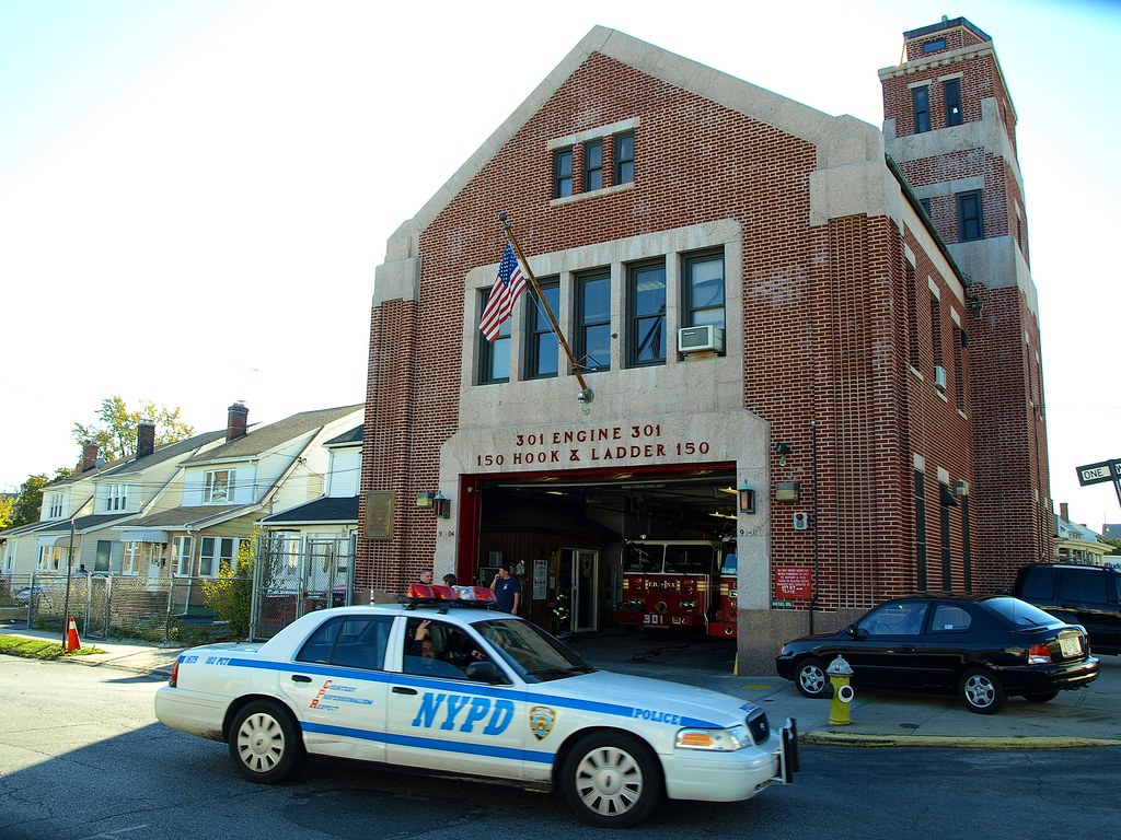 E301 FDNY Firehouse Engine 301 & Ladder 150, Hollis, Queen… | Flickr