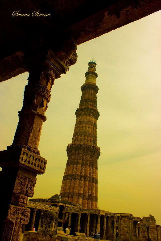 Qutub Minar shot from ruins of Jain Temple This Minaret wa… Flickr