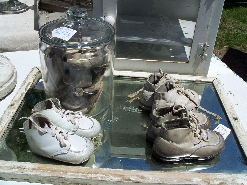 Walnut, Iowa Antique Show Love the "all white" boothes. … Flickr