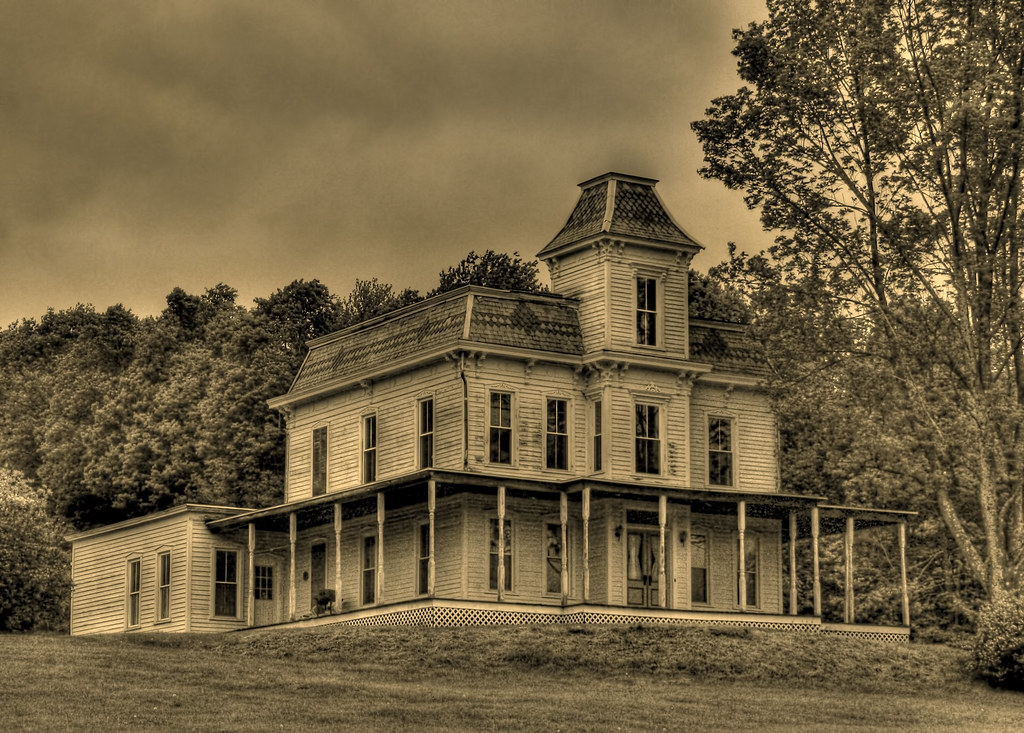 Petersburg, NY on Route 22 Haunted House 02 A scary look… Flickr