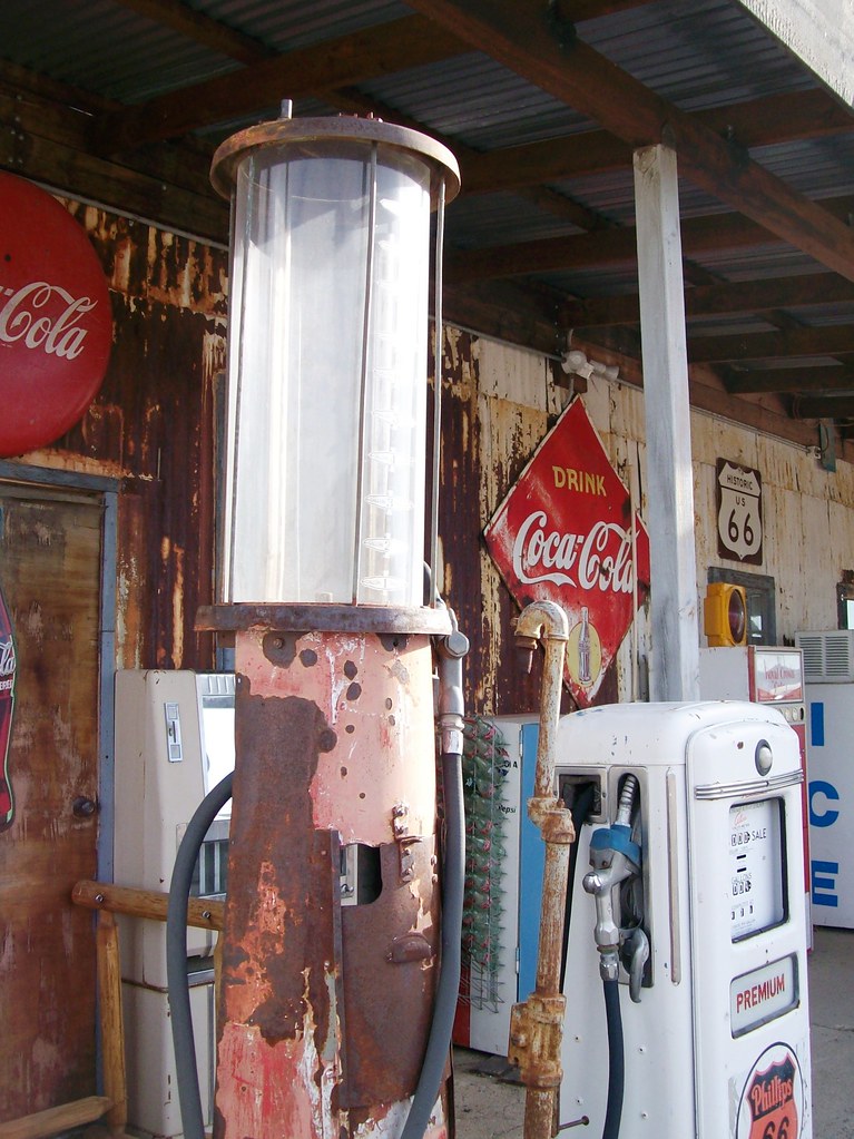Rusted gas pumps at Hackberry General Store, Arizona (high… Flickr