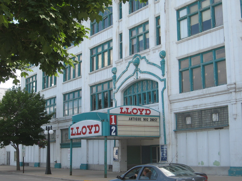 Lloyd Theatre, Menominee MI The Lloyd was opened in the 19… Flickr
