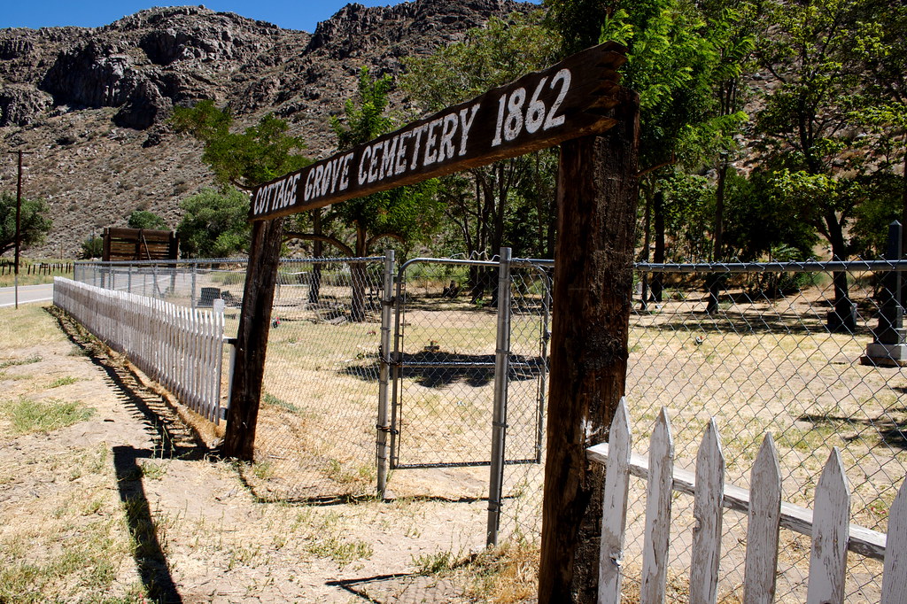Cottage Grove Cemetery This cemetery is on the way to Lake… Flickr