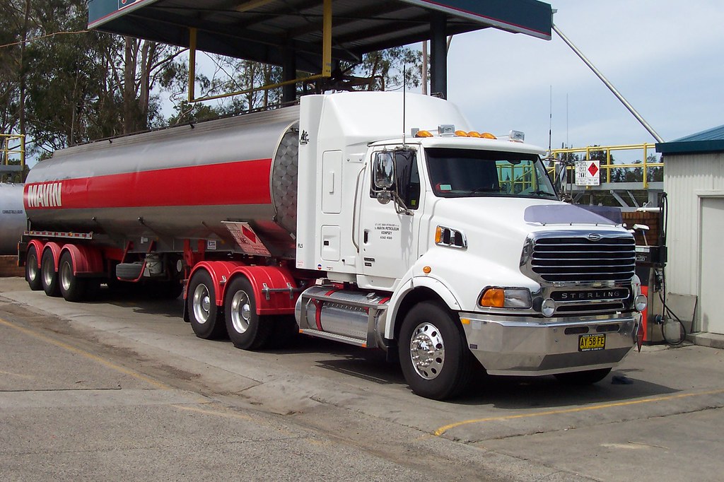 STERLING AT9500 fuel tanker A Sterling AT9500 operated by … Flickr