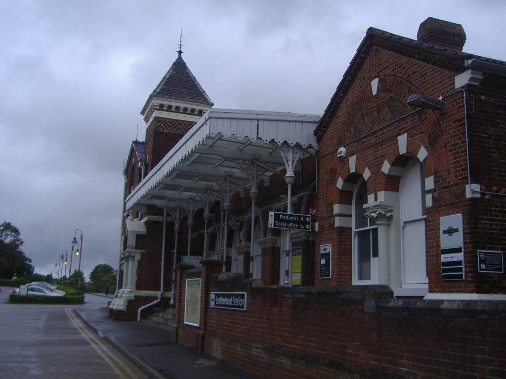 Leatherhead station2 David Howard Flickr