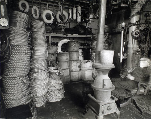 Rope store, South Street and James Slip, Manhattan. Flickr