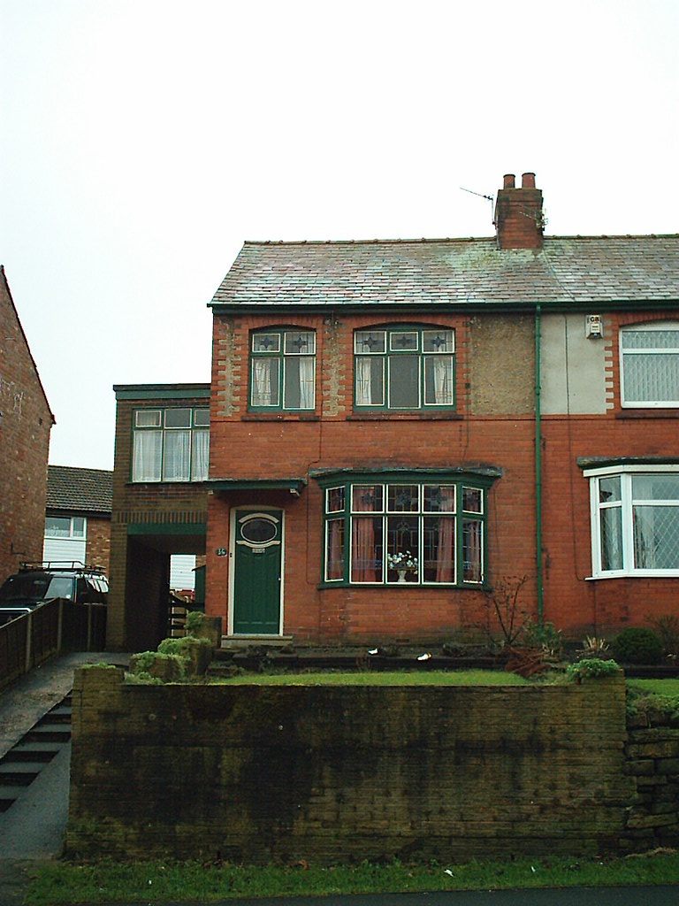 semi 02 Semidetached 1940's houses in Standish near Wigan… Flickr