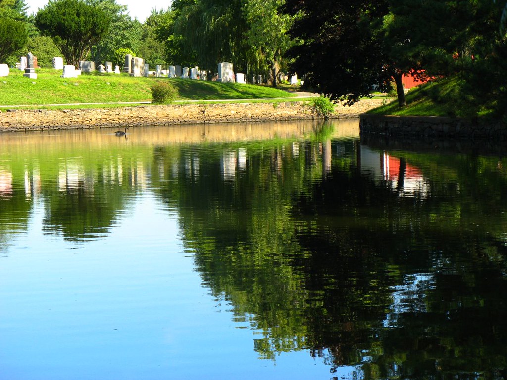 Cemetery Pond Lakeside and Springvale Cemeteries, in East … Flickr