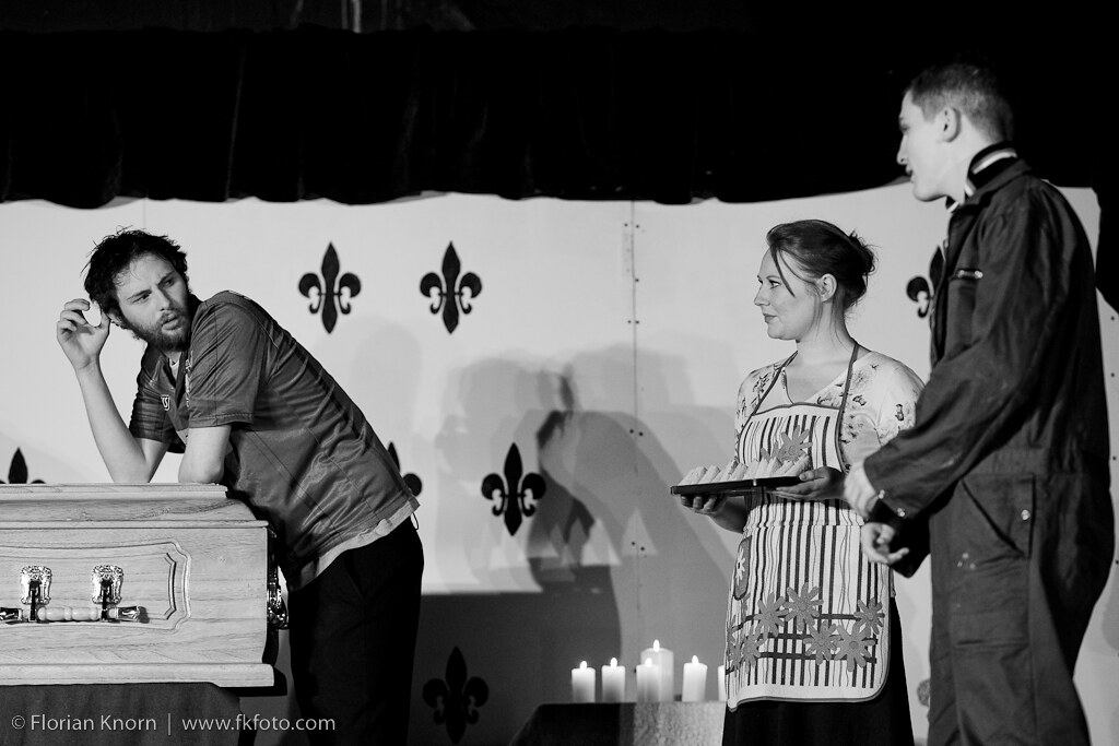 rem_rose080 View on black. Florian Knorn Flickr