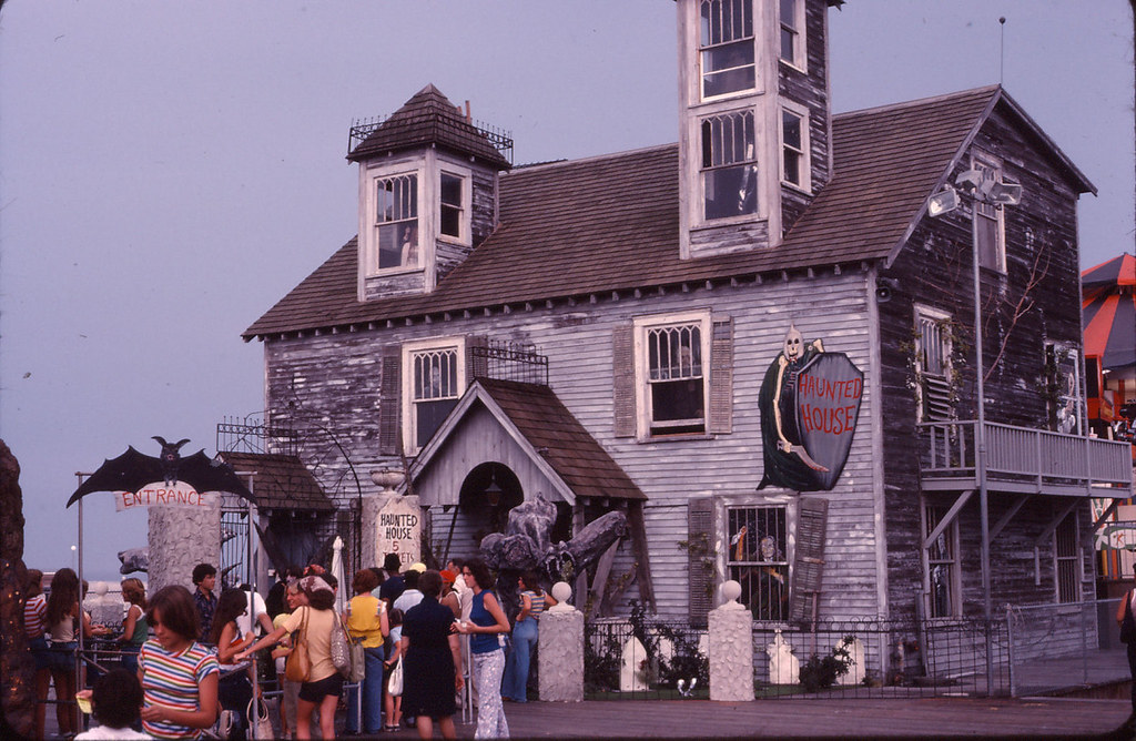 19770720 Wildwood, NJ Amusement pier Haunted House Jim Zigman