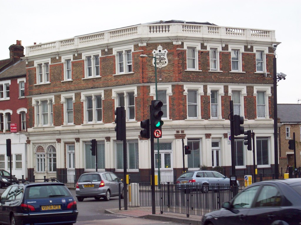 HARLESDEN College Park Hotel (closed), Harrow Road NW10 ca1951rr