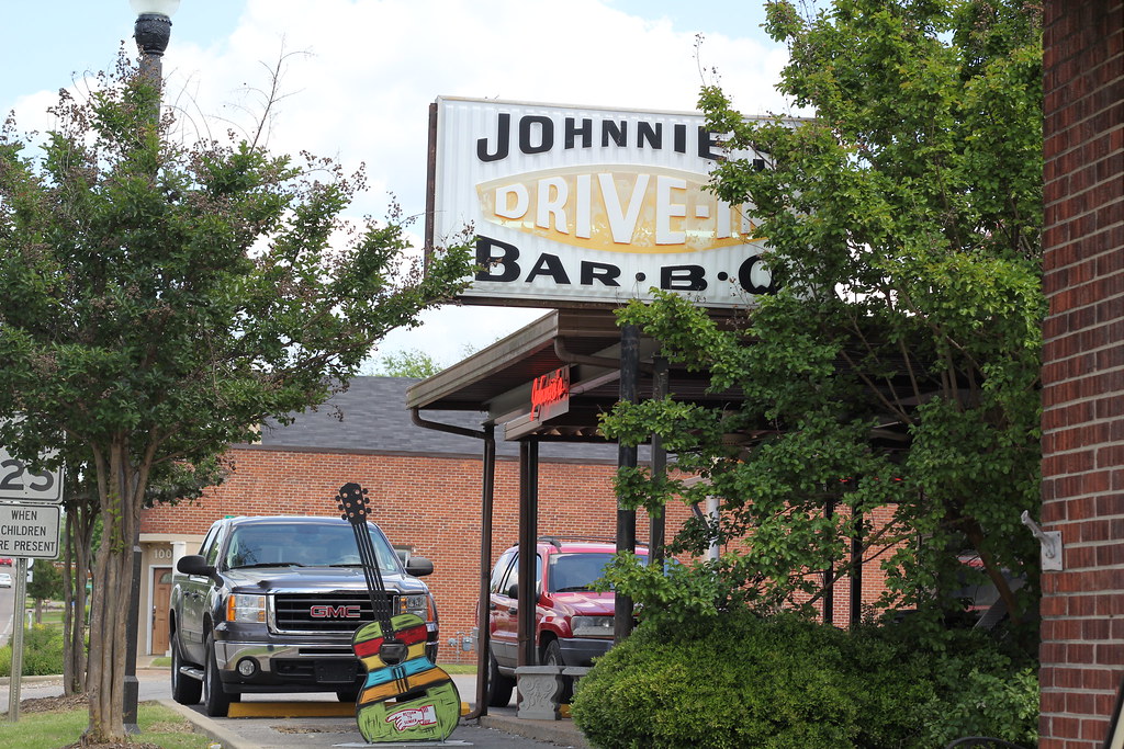 Johnny's DriveIn A favorite spot of Elvis' to eat while h… Flickr