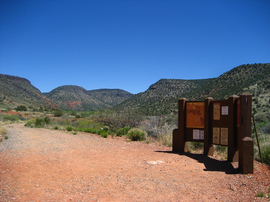 Bell Trail 5320 Bell Trail trailhead looking east Dustin Blodgett