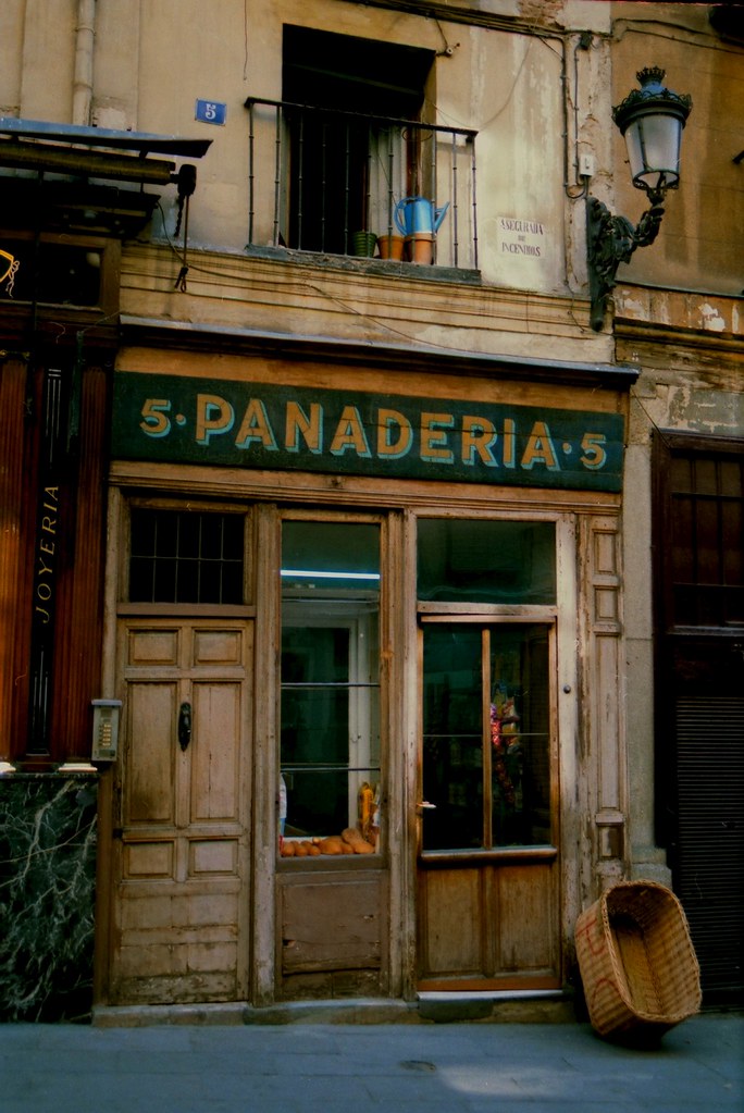 A Spanish bakery, Panadería España 2v R Barraez D´Lucca Flickr
