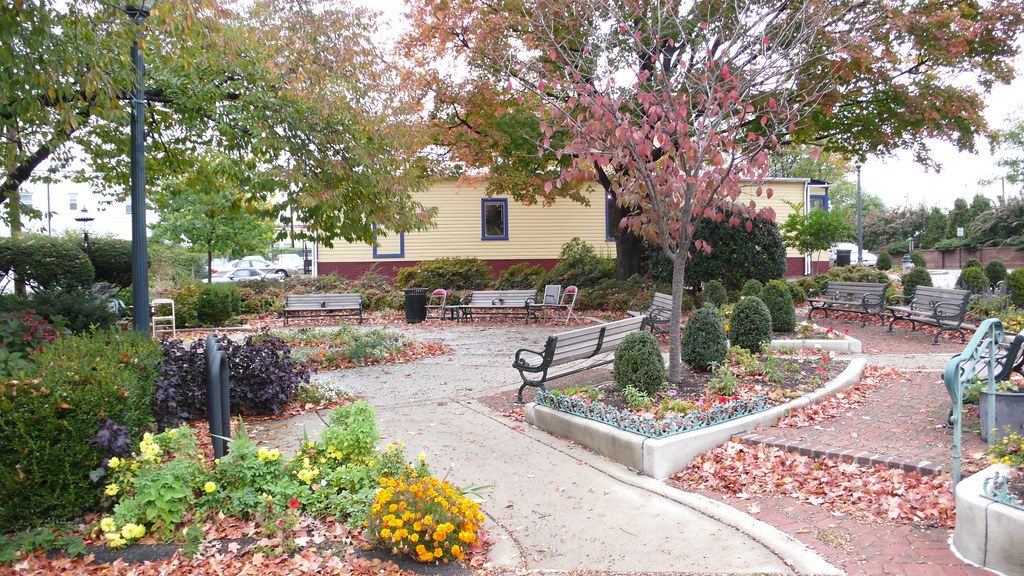 L1040799 The antiques mall in Kensington, MD. Butch Dalisay Flickr