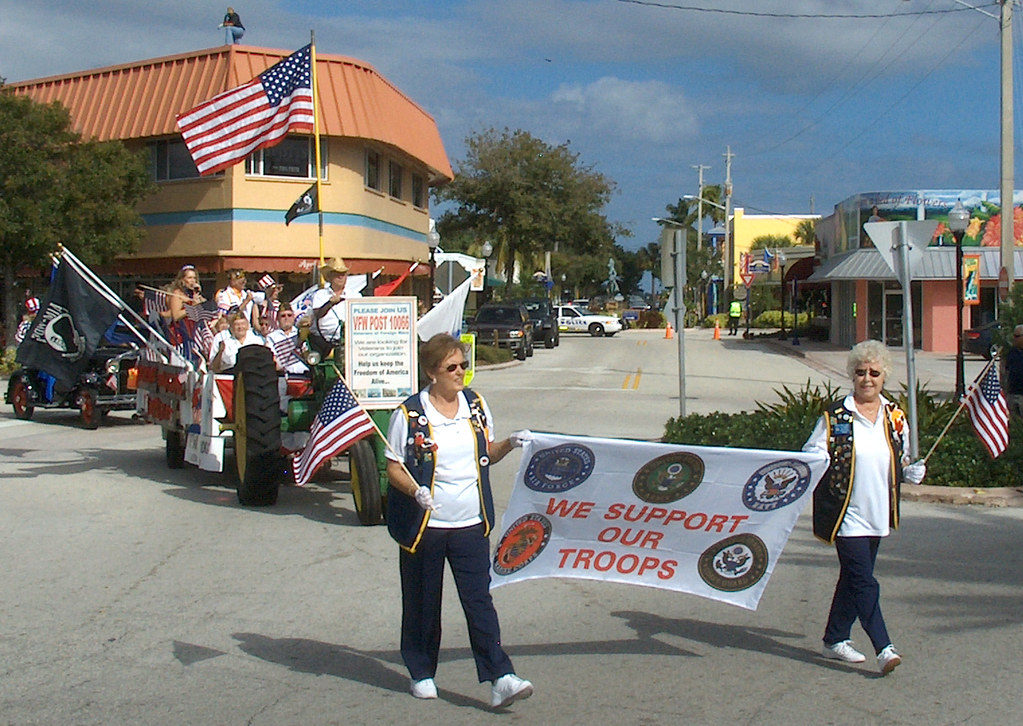 VetParade25 VFW Auxiliary of Jensen Beach lead the float t… Flickr