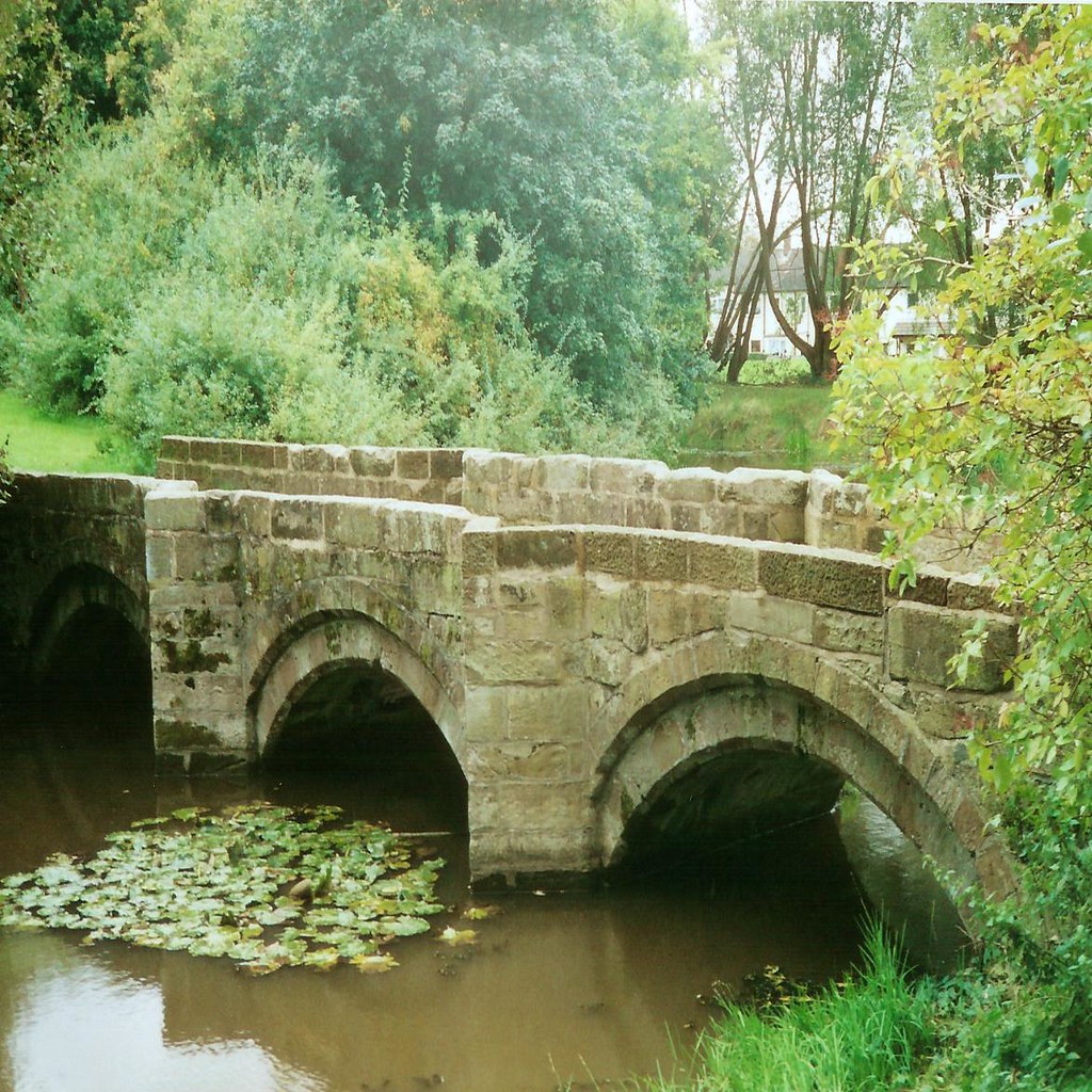 Peel Hall Park moat bridge Medieval bridge cartsize width… Flickr