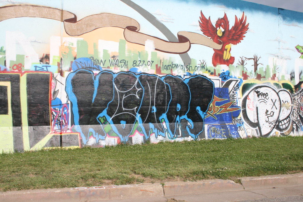 St. Louis Riverfront Graffiti Wall, Part 10 More pictures … Flickr