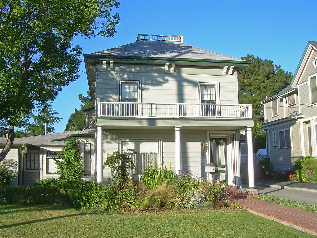 Victorian House Santa Clara, California. David Sawyer Flickr