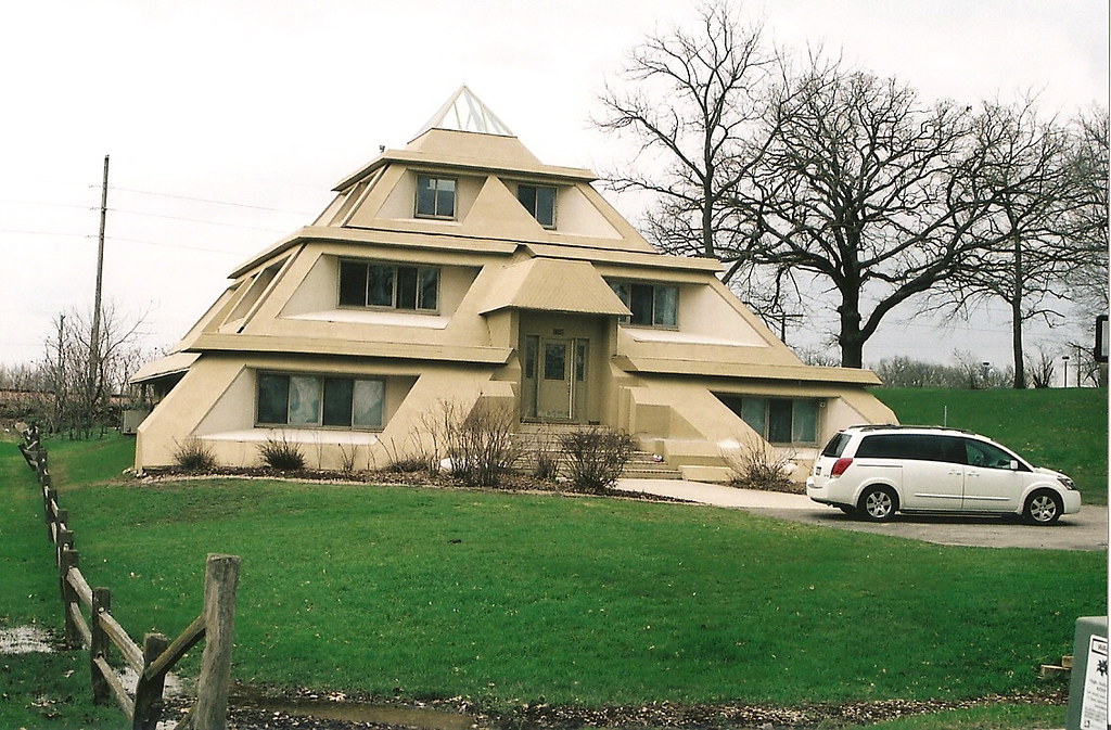 100,000 Pyramid House in Clear Lake, Iowa Darlene Flickr