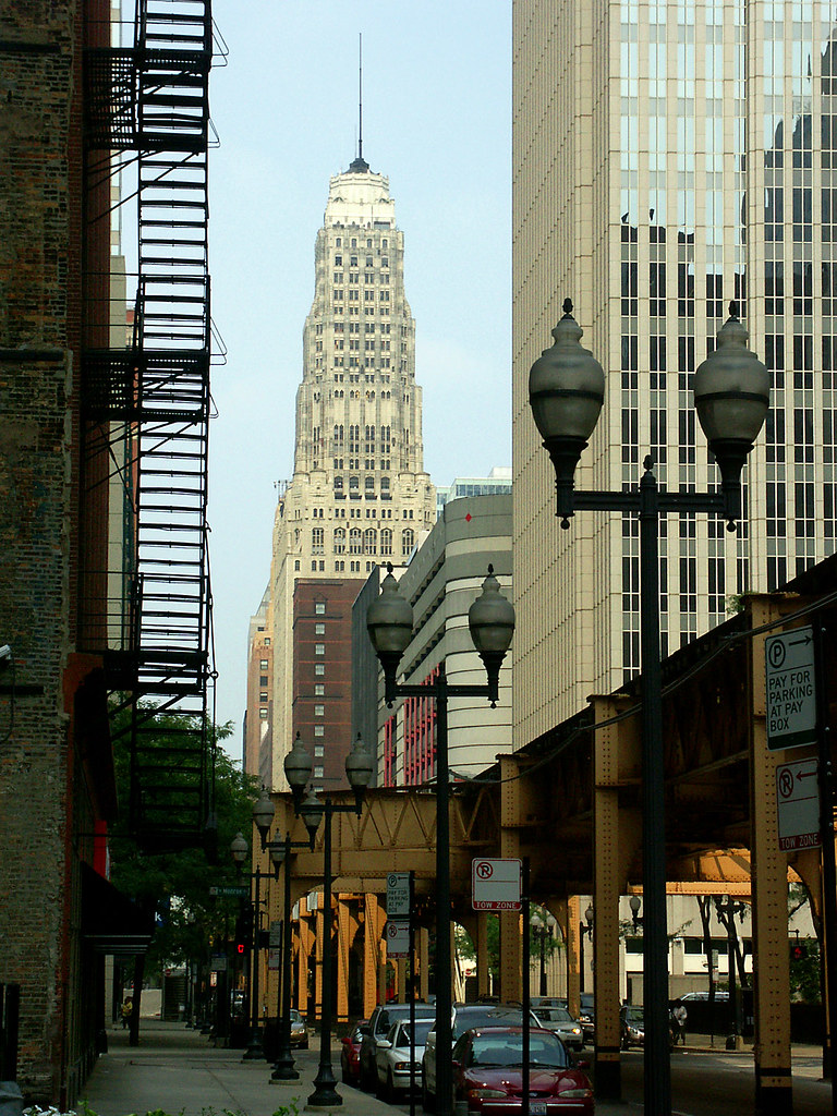 Wells Street Chicago Loop The western leg of the famous … Flickr