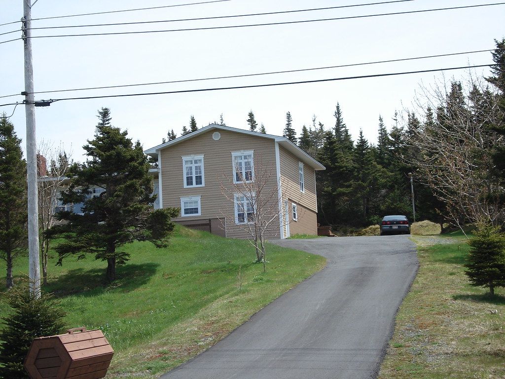 Random_House_in_Trepassey_9 Ben and Katherine Flickr