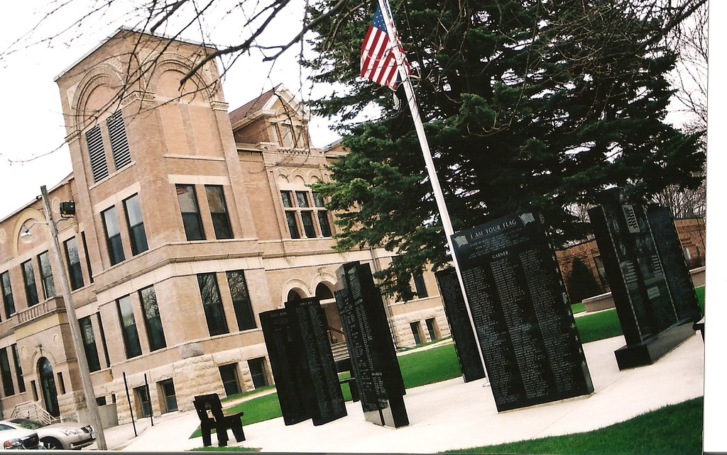 Hancock Cty Courthouse and war memorial Garner, Iowa Darlene Flickr