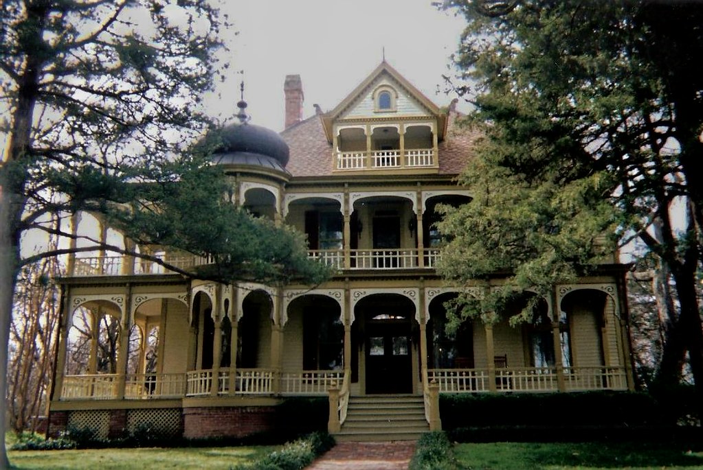 Rosemont EstateWaxahachie, TX This Victorian is the larg… Flickr