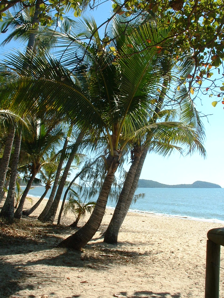 Clifton Beach, Cairns... there was land for sale, 15metres… Flickr