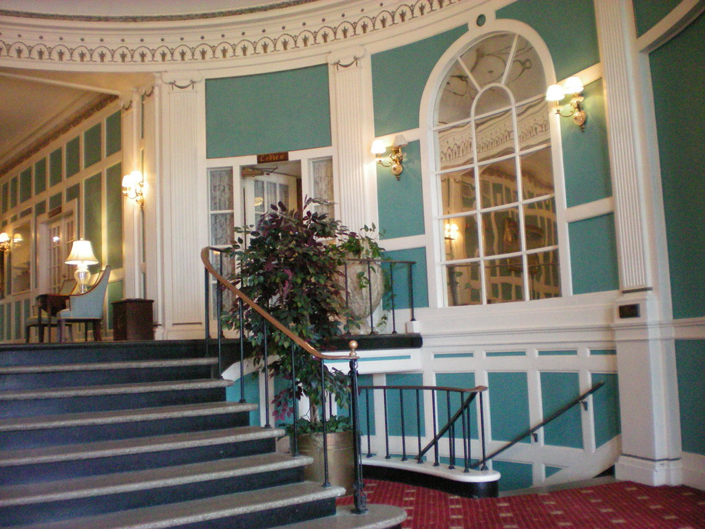Historic Cavalier Hotel / Beach Aug. 2008 The formal ent… Flickr