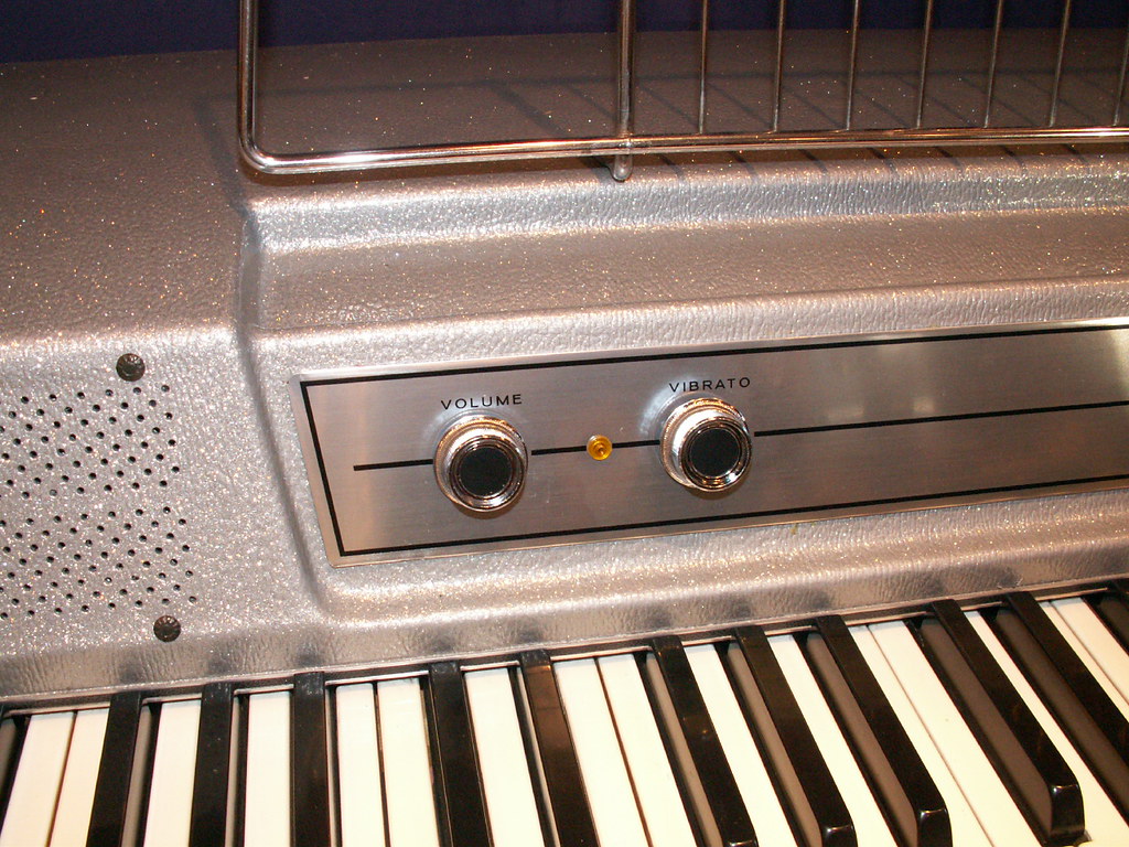 Wurlitzer Electric Piano 200 Sparkle Top Vintage Vibe Electric Pianos